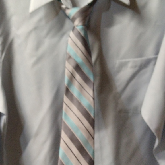 Gray Van Heusen fitted dress shirt ,size 16 32/33 including Michael Strahan tie - Picture 8 of 8